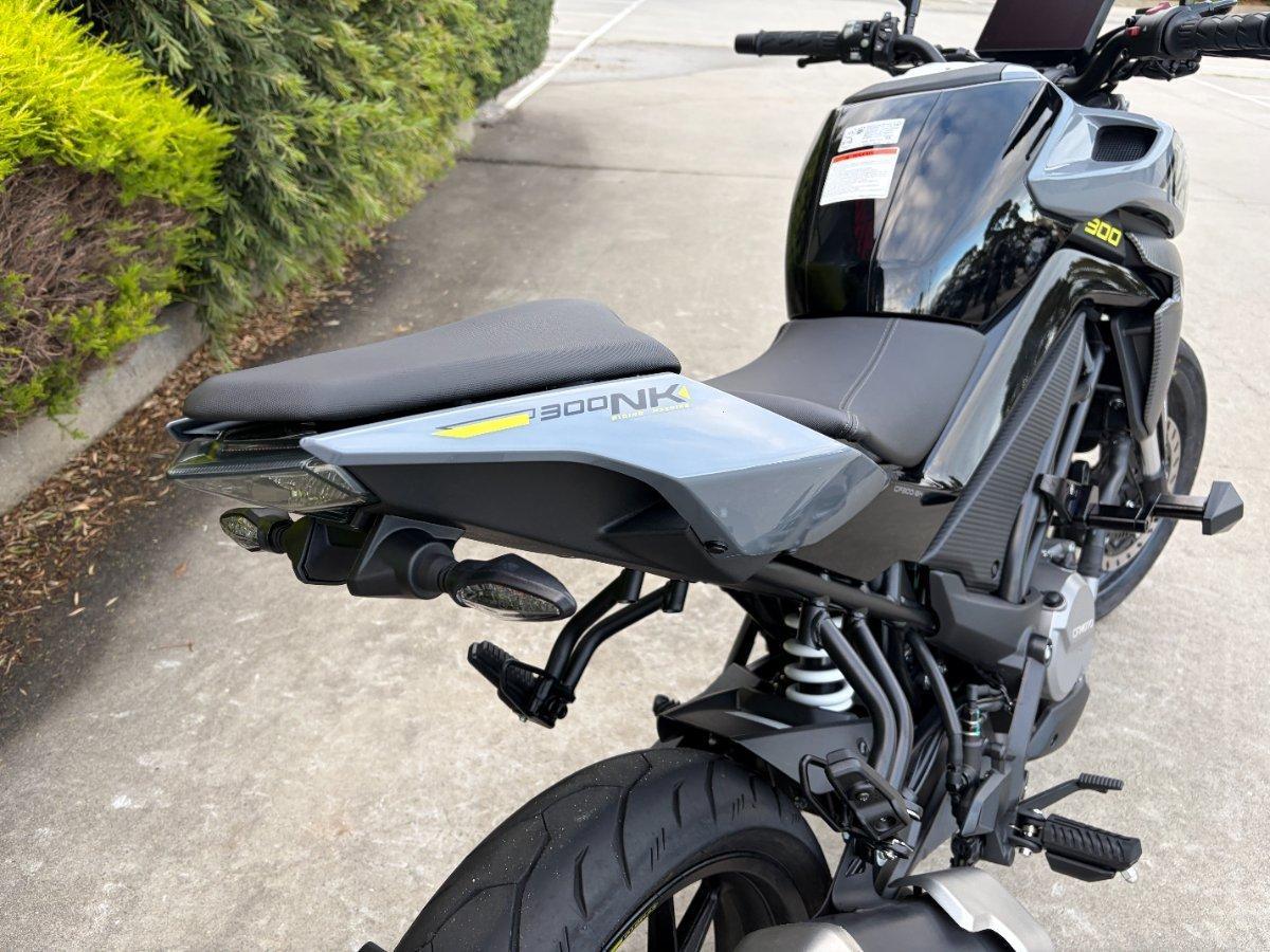 2025 CF MOTO 300 NK ABS ROAD