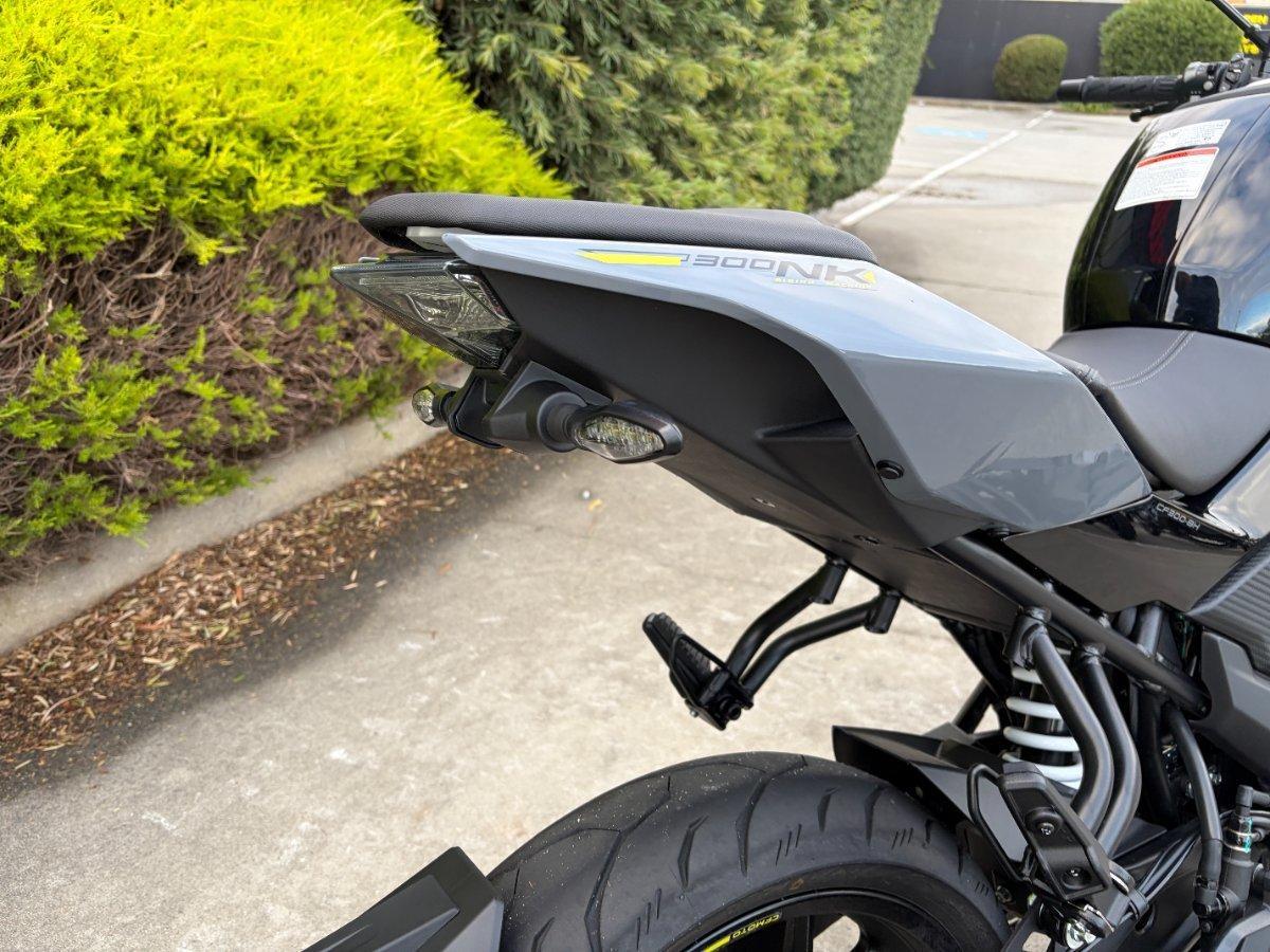 2025 CF MOTO 300 NK ABS ROAD