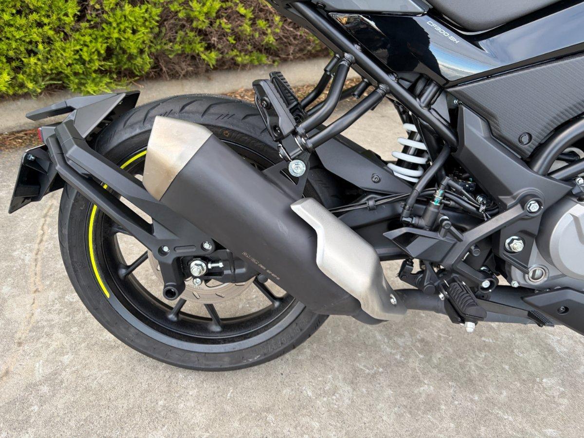 2025 CF MOTO 300 NK ABS ROAD