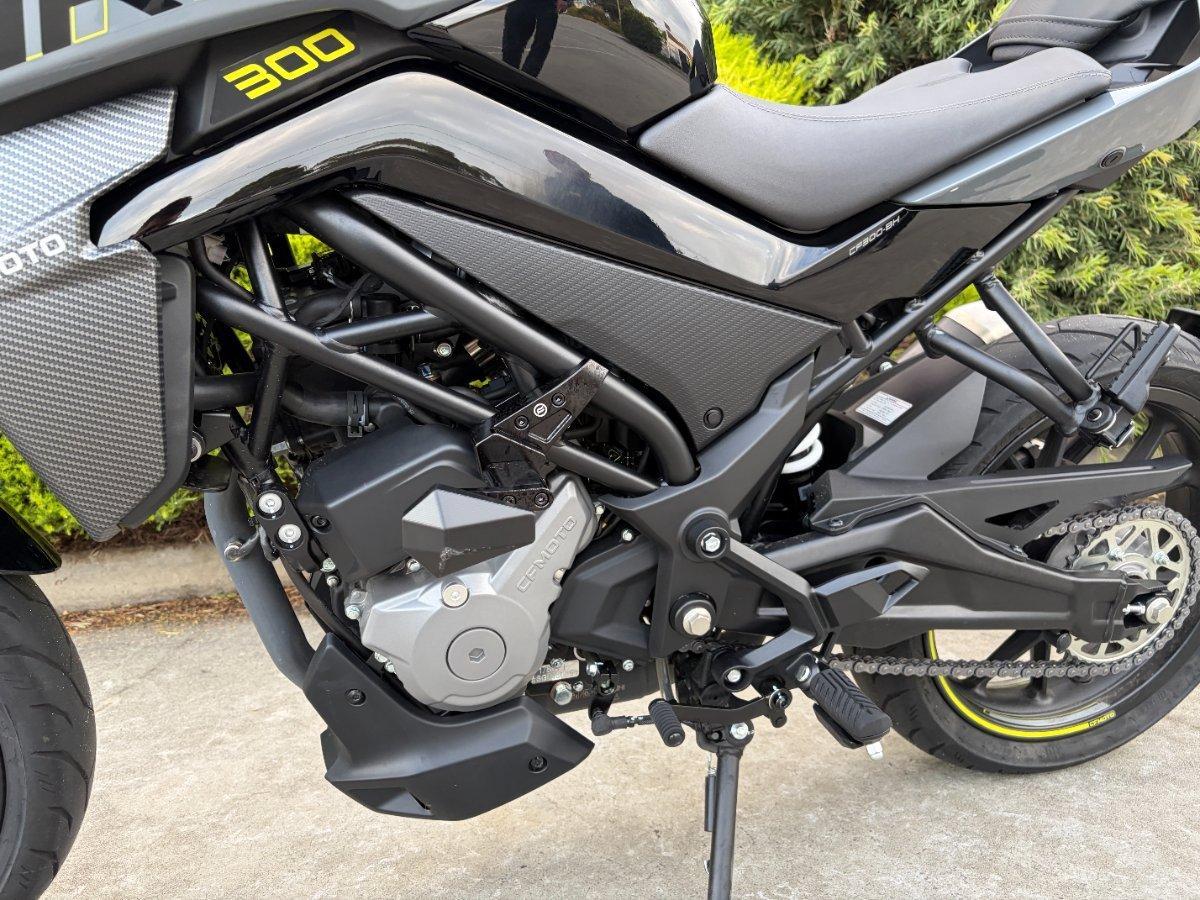 2025 CF MOTO 300 NK ABS ROAD