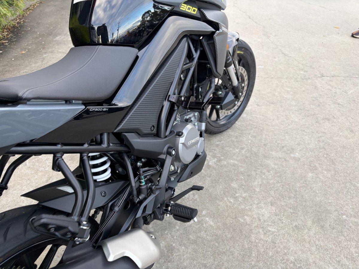 2025 CF MOTO 300 NK ABS ROAD