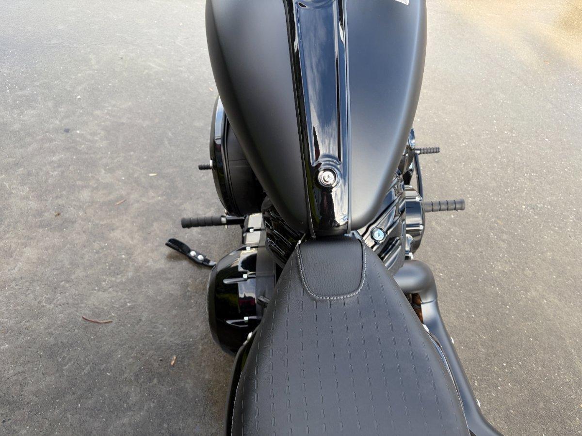 2026 INDIAN CHIEF BOBBER DARK HORSE 1890 CRUISER