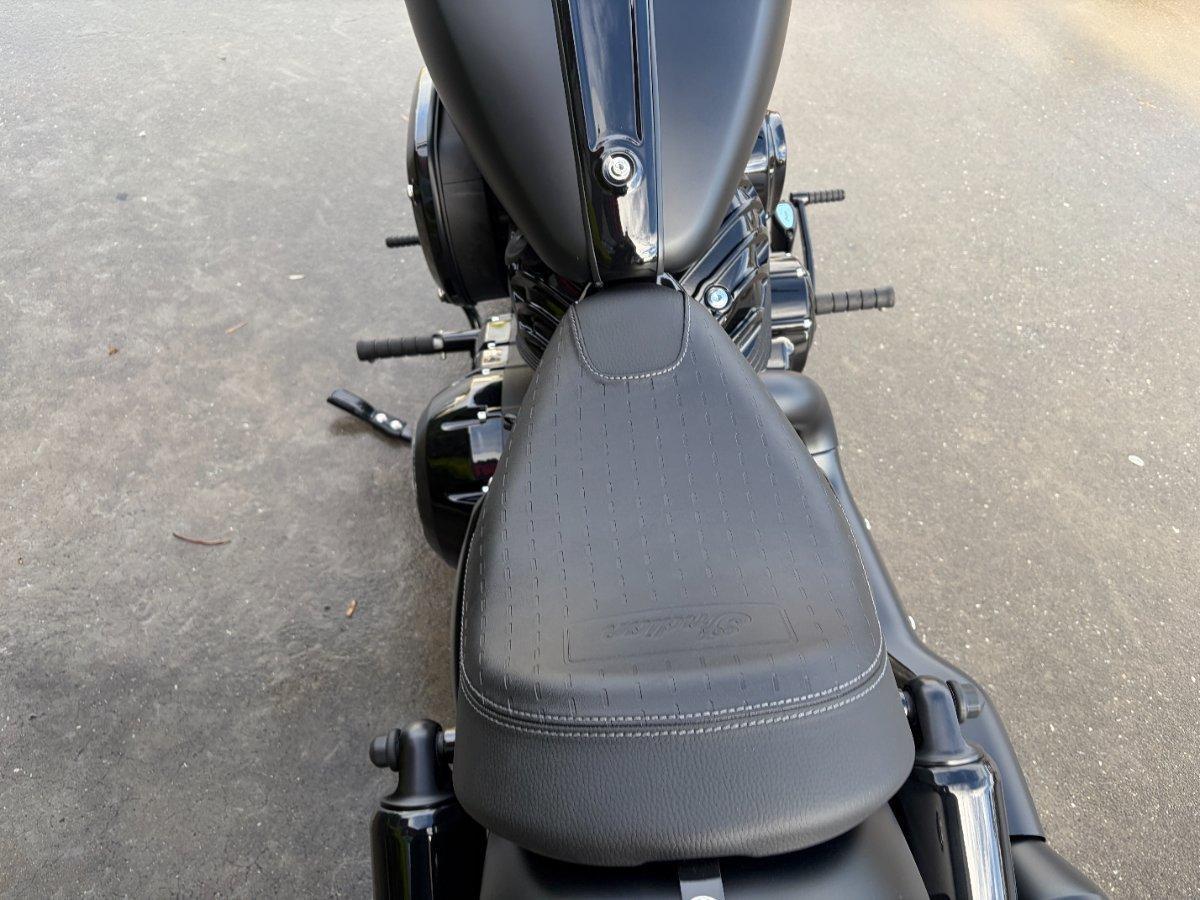 2026 INDIAN CHIEF BOBBER DARK HORSE 1890 CRUISER