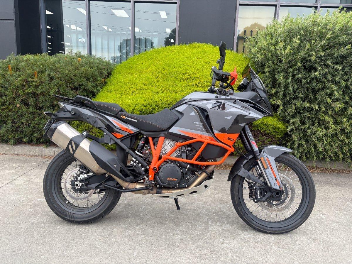 2018 KTM 1090 ADVENTURE R DUAL SPORTS