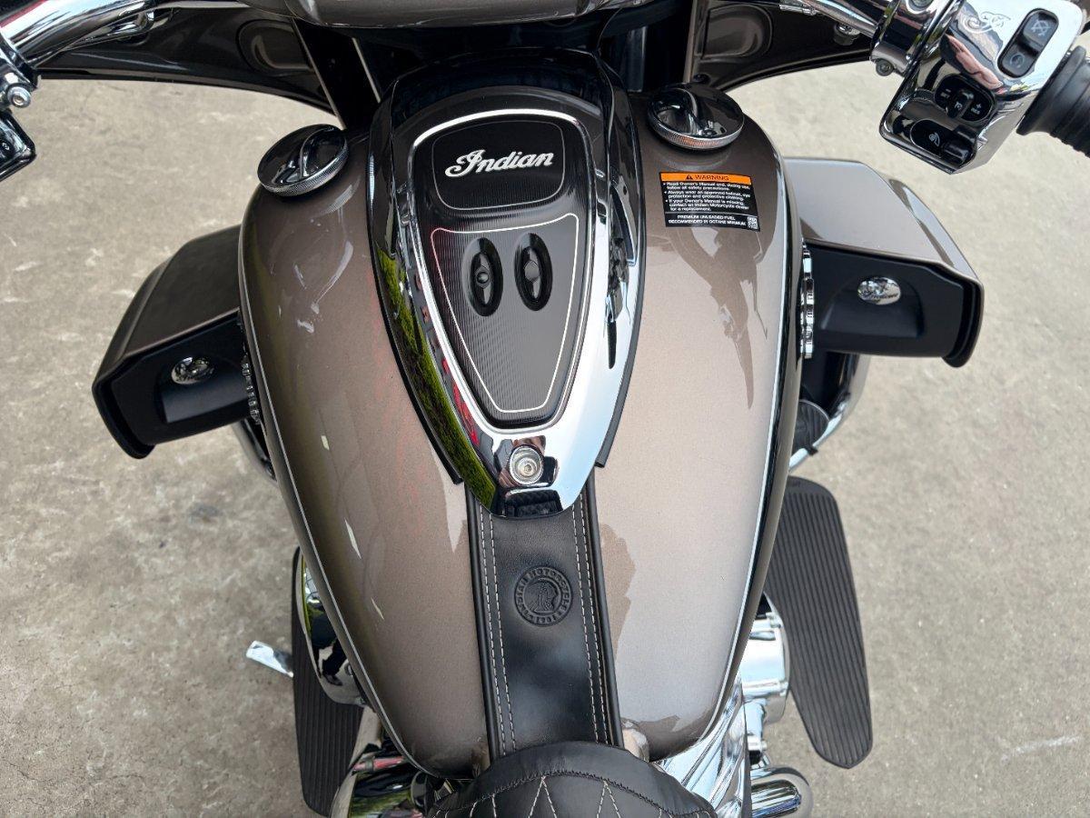 2018 INDIAN ROADMASTER BRONZE/THUNDR BLACK CRUISER