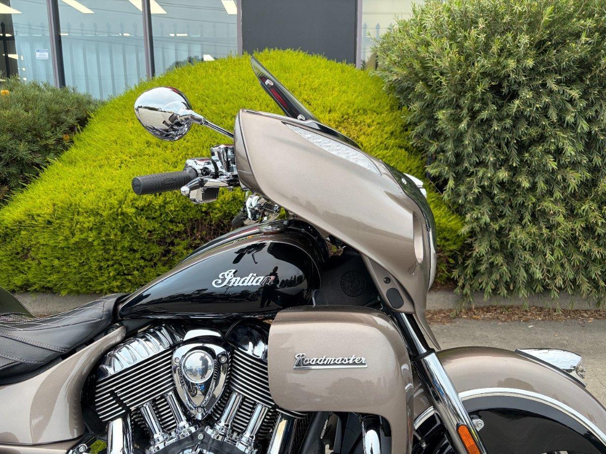 2018 INDIAN ROADMASTER BRONZE/THUNDR BLACK CRUISER