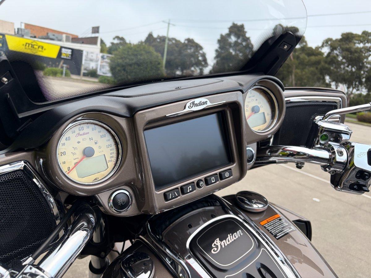 2018 INDIAN ROADMASTER BRONZE/THUNDR BLACK CRUISER