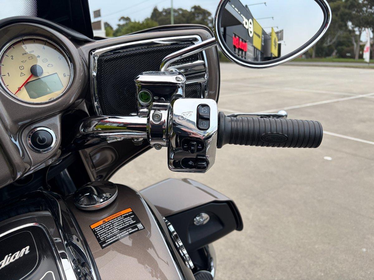 2018 INDIAN ROADMASTER BRONZE/THUNDR BLACK CRUISER