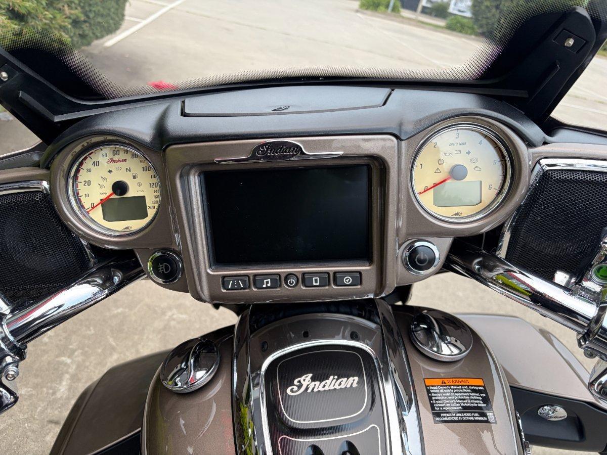 2018 INDIAN ROADMASTER BRONZE/THUNDR BLACK CRUISER