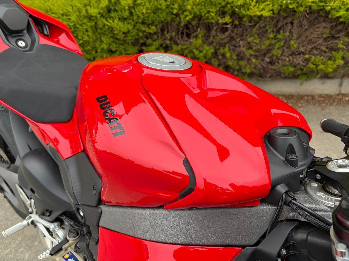 2025 DUCATI PANIGALE V4 SPORTS