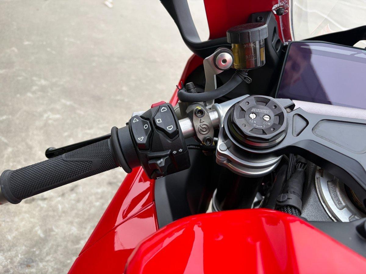 2025 DUCATI PANIGALE V4 SPORTS