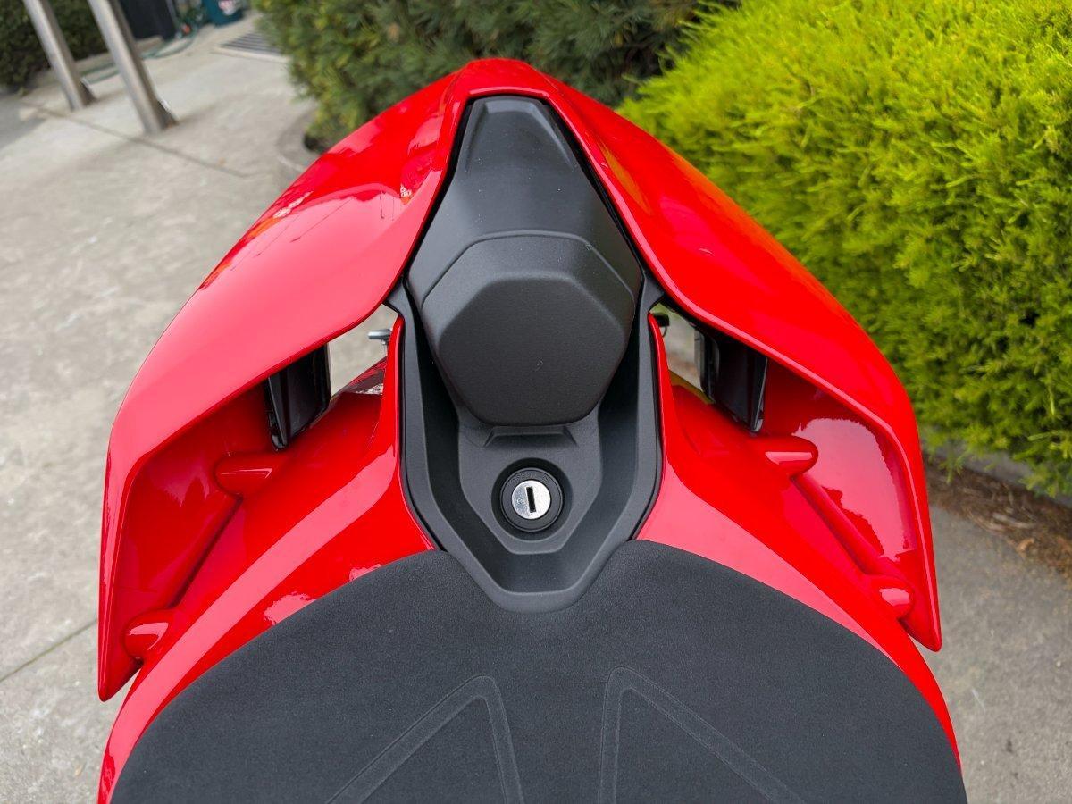 2025 DUCATI PANIGALE V4 SPORTS