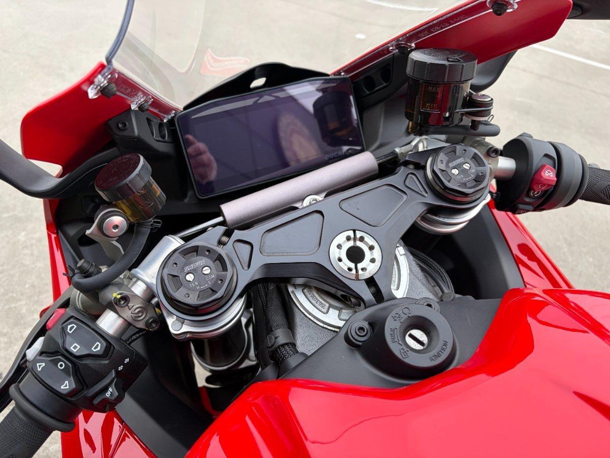 2025 DUCATI PANIGALE V4 SPORTS