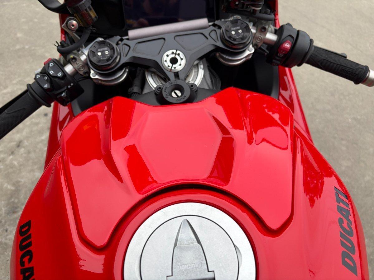 2025 DUCATI PANIGALE V4 SPORTS