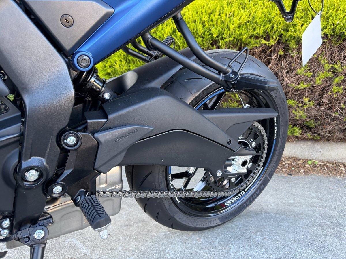 2026 CF MOTO 675 NK ROAD