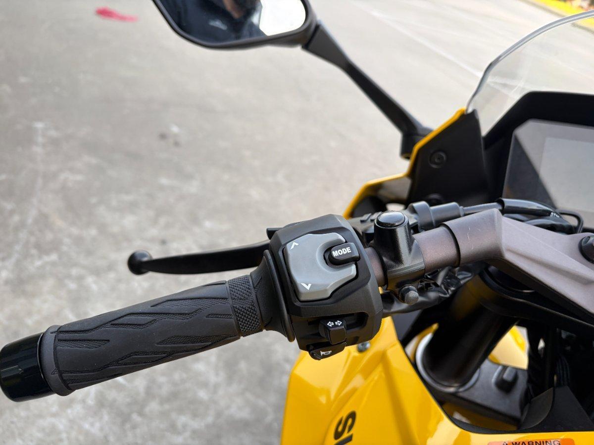 2024 SUZUKI GSX-8R SPORTS
