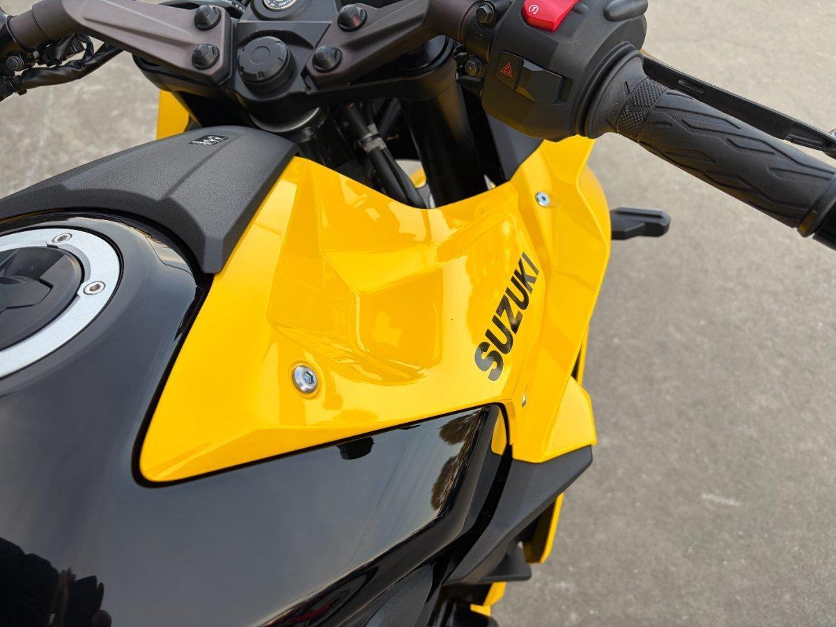 2024 SUZUKI GSX-8R SPORTS