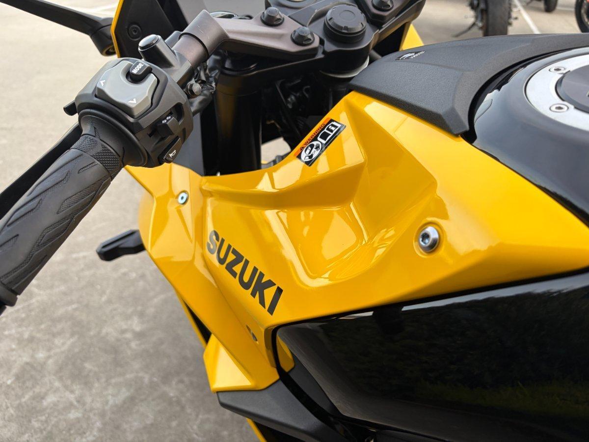 2024 SUZUKI GSX-8R SPORTS