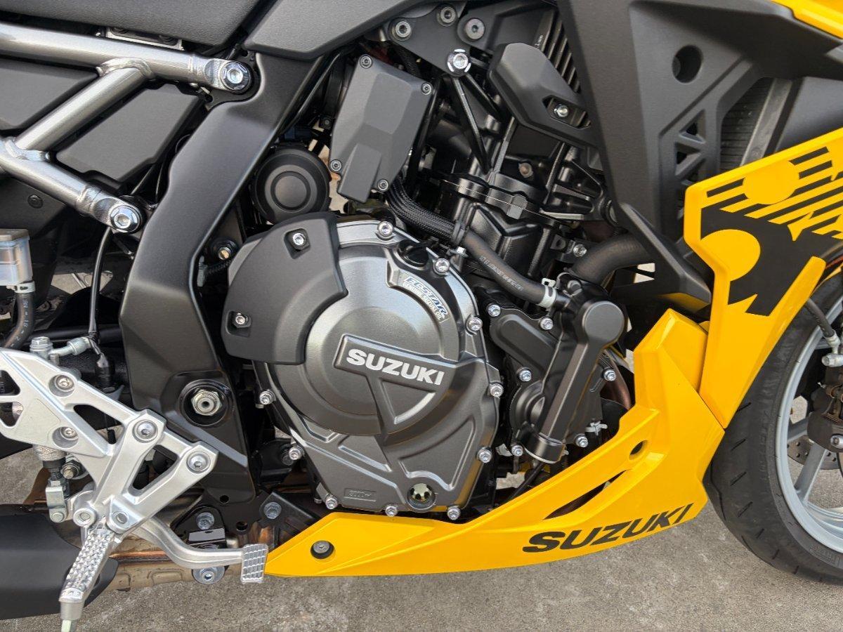 2024 SUZUKI GSX-8R SPORTS