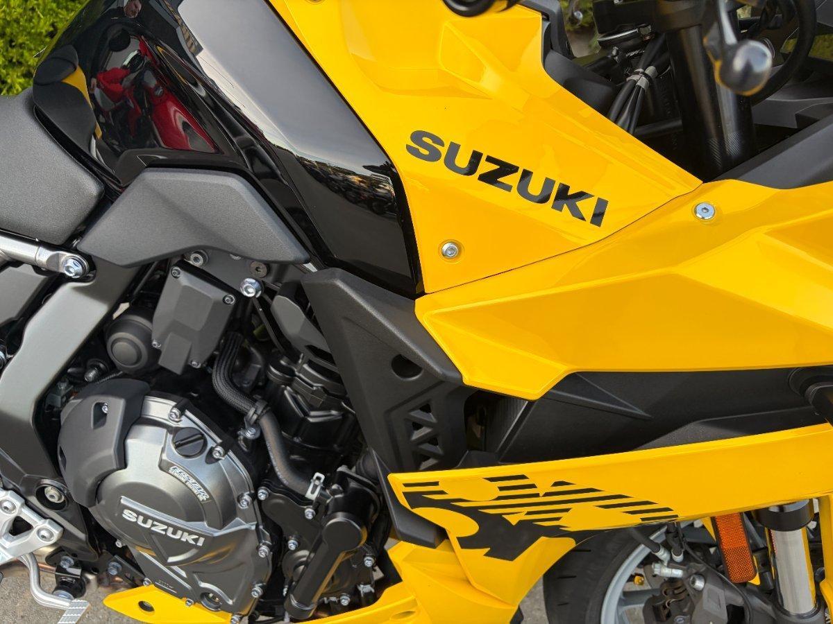 2024 SUZUKI GSX-8R SPORTS