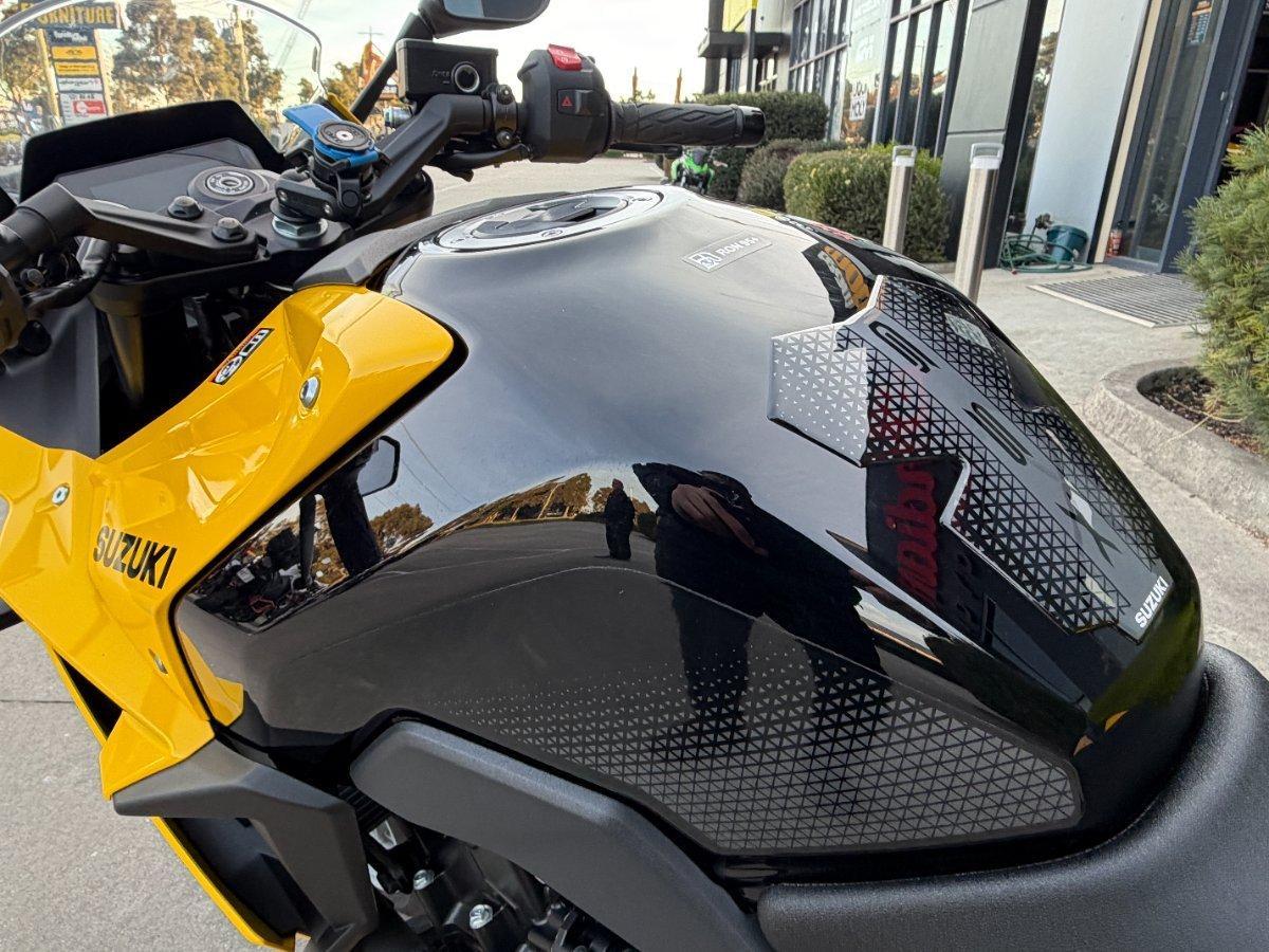 2024 SUZUKI GSX-8R SPORTS