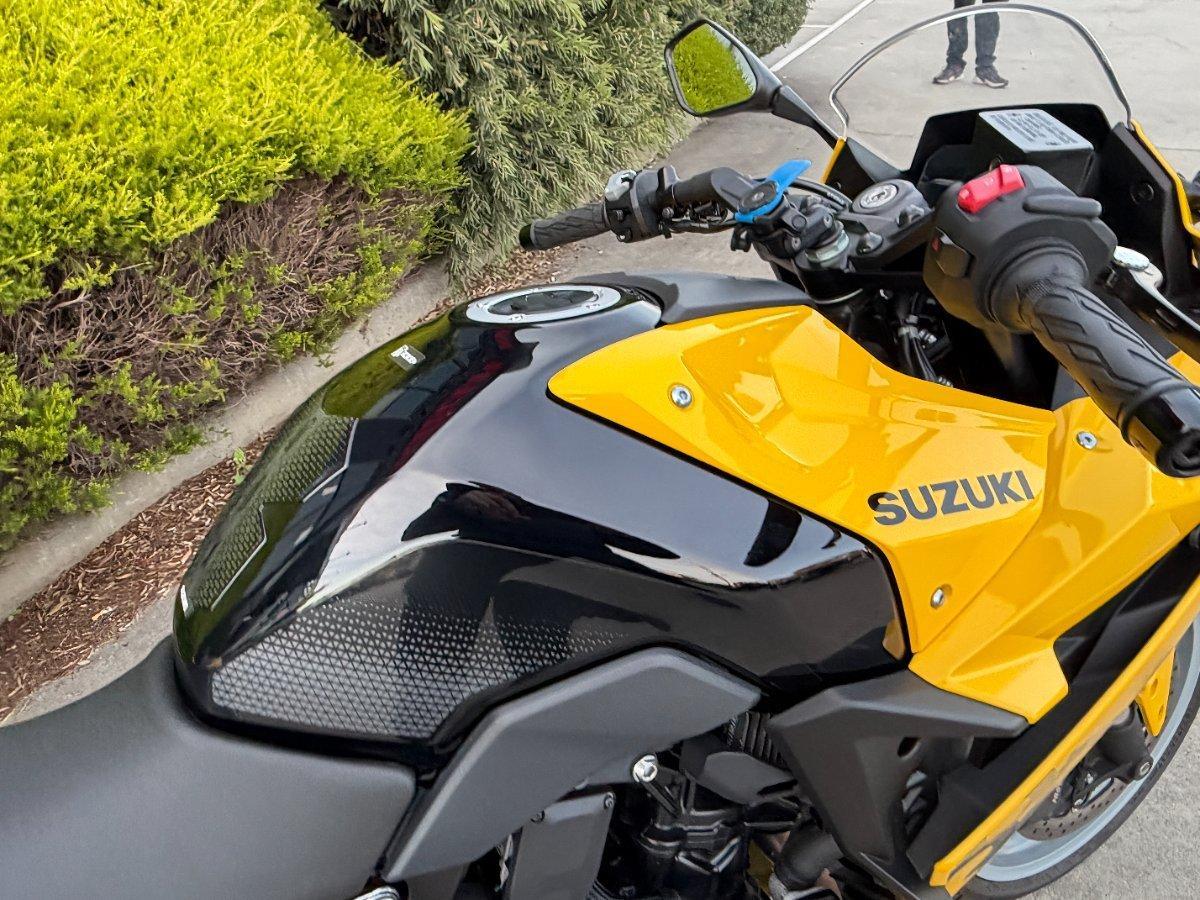 2024 SUZUKI GSX-8R SPORTS