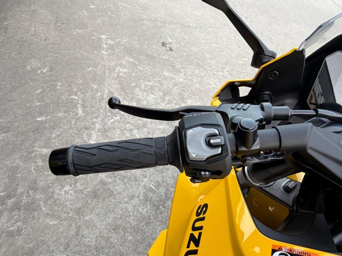 2024 SUZUKI GSX-8R SPORTS