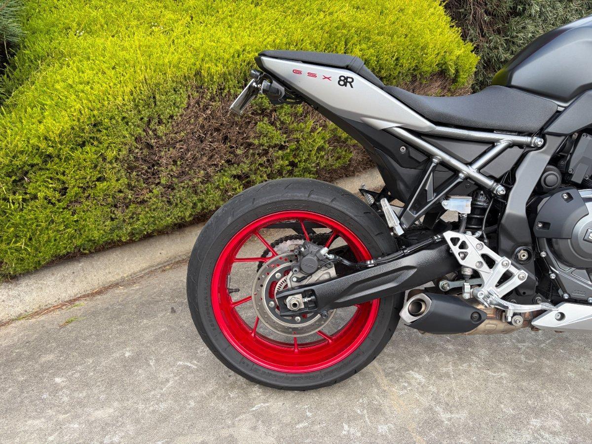 2025 SUZUKI GSX-8R ROAD