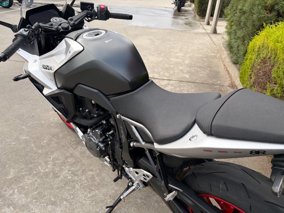 2025 SUZUKI GSX-8R ROAD