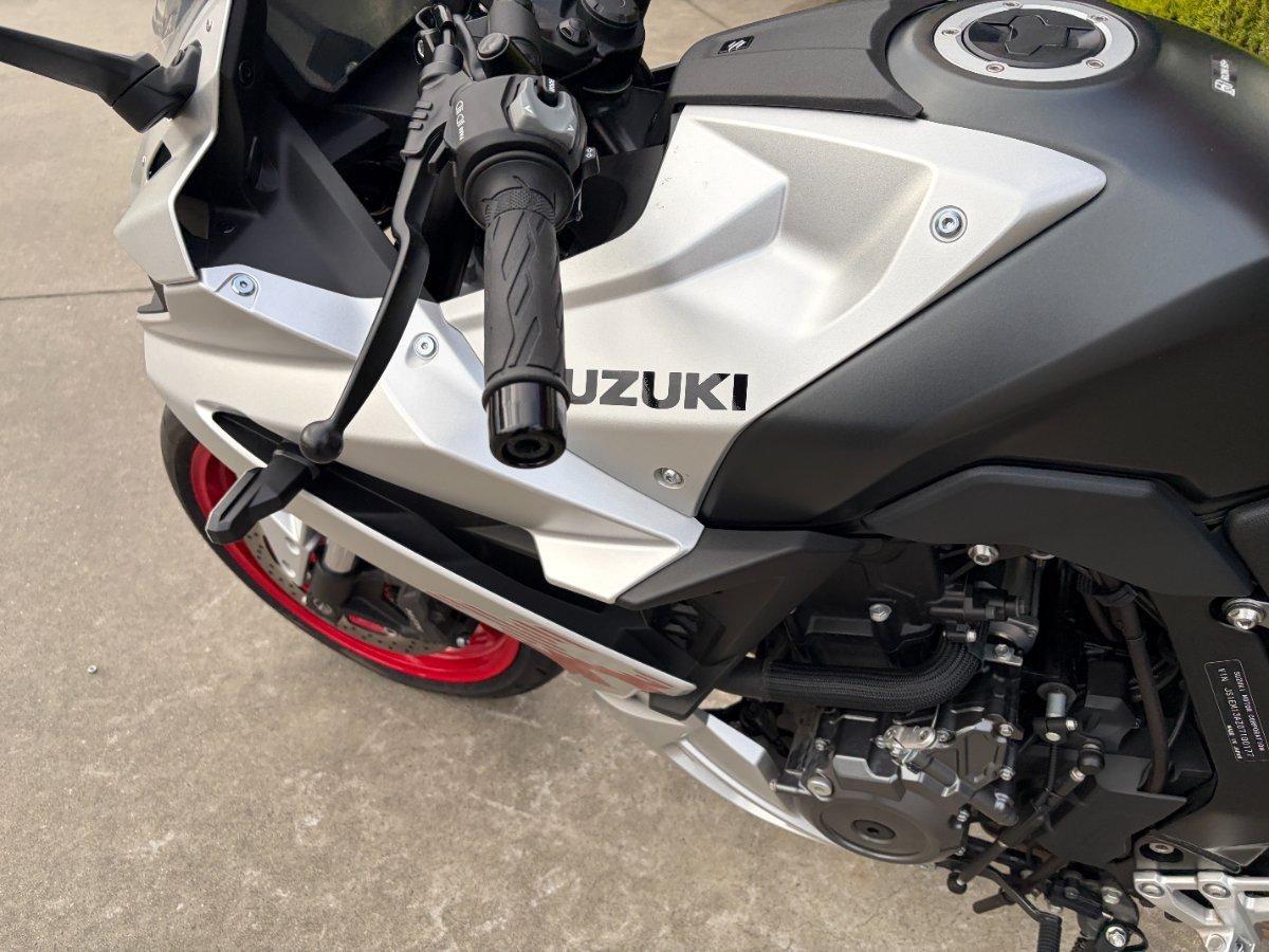 2025 SUZUKI GSX-8R ROAD