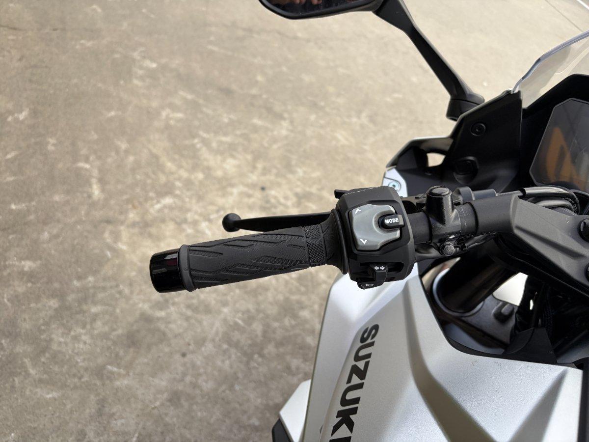 2025 SUZUKI GSX-8R ROAD