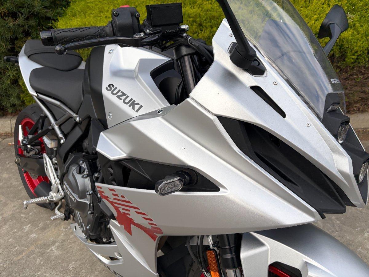 2025 SUZUKI GSX-8R ROAD
