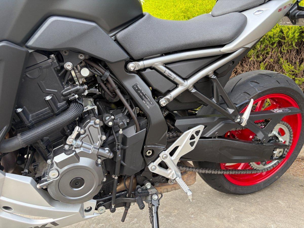 2025 SUZUKI GSX-8R ROAD
