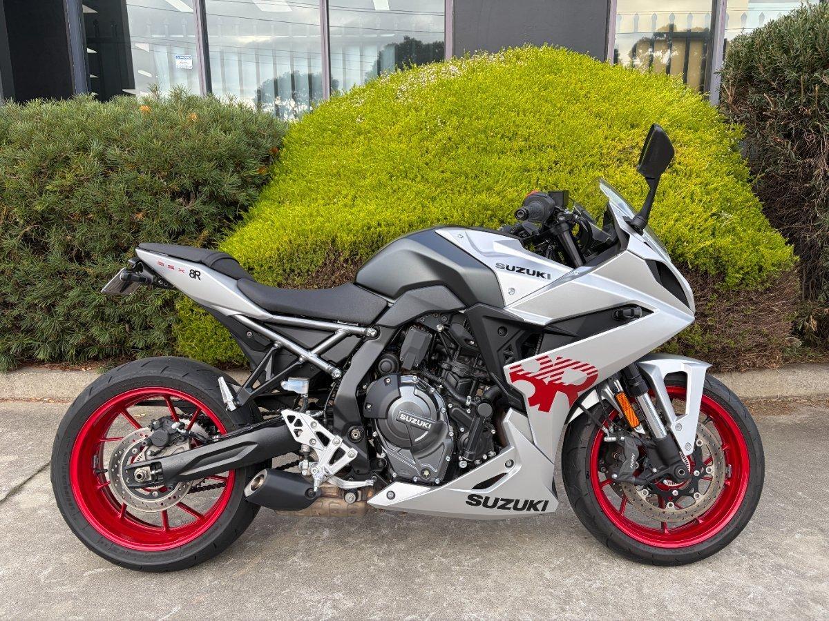 2025 SUZUKI GSX-8R ROAD