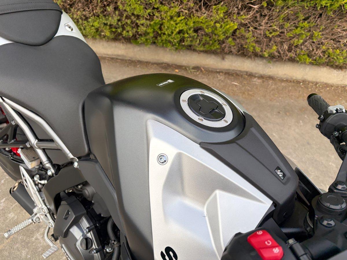 2025 SUZUKI GSX-8R ROAD