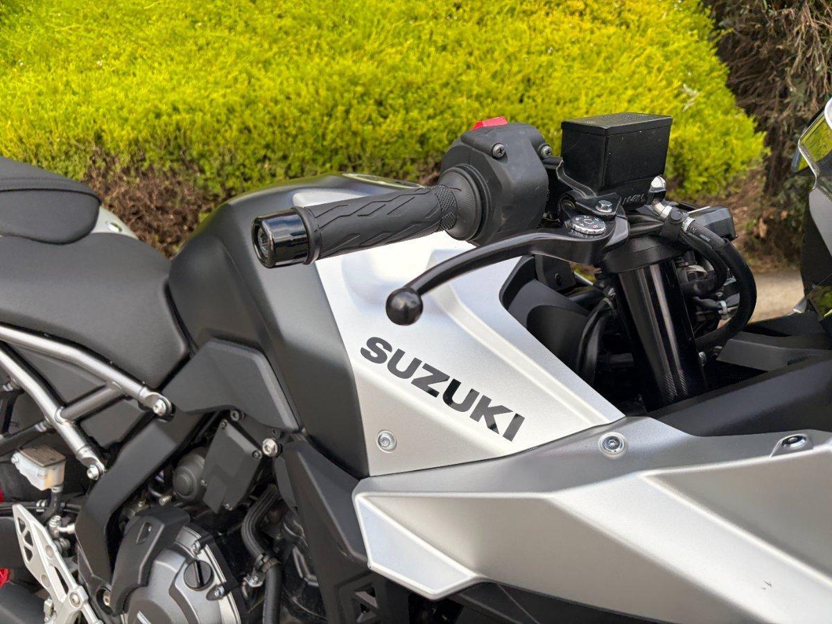 2025 SUZUKI GSX-8R ROAD