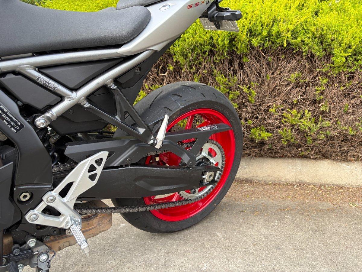 2025 SUZUKI GSX-8R ROAD