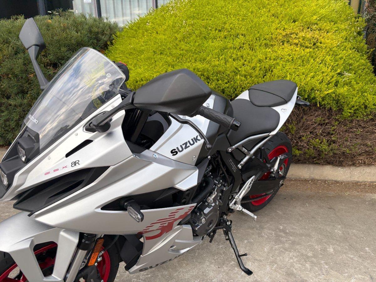 2025 SUZUKI GSX-8R ROAD