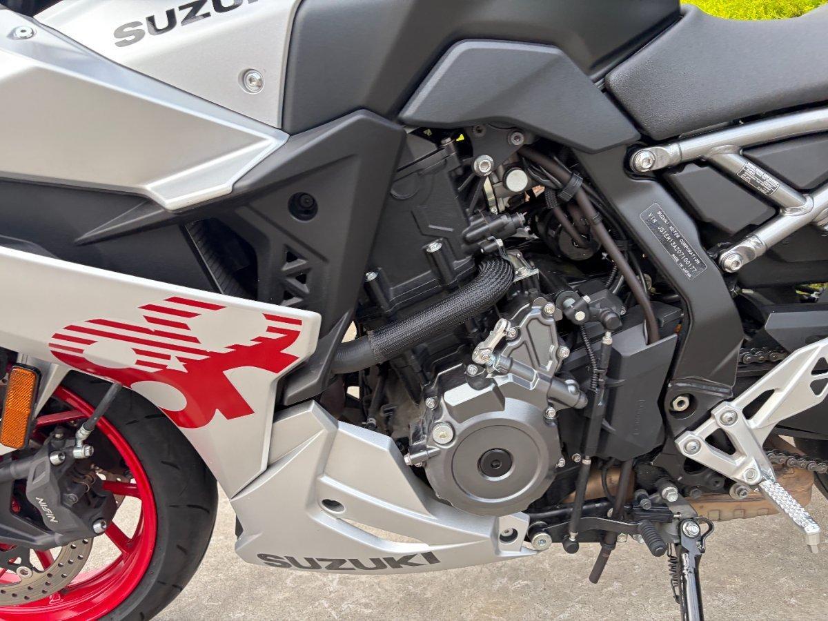 2025 SUZUKI GSX-8R ROAD