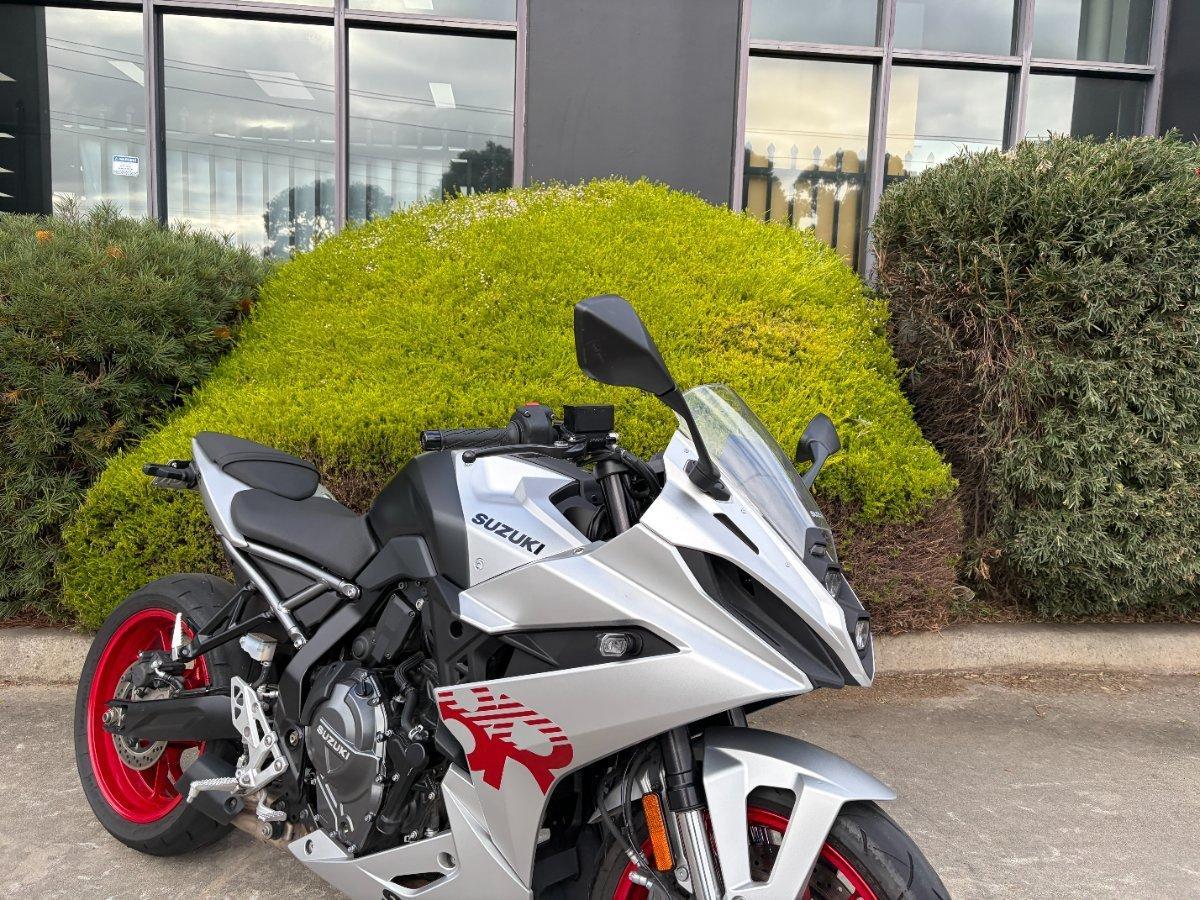 2025 SUZUKI GSX-8R ROAD