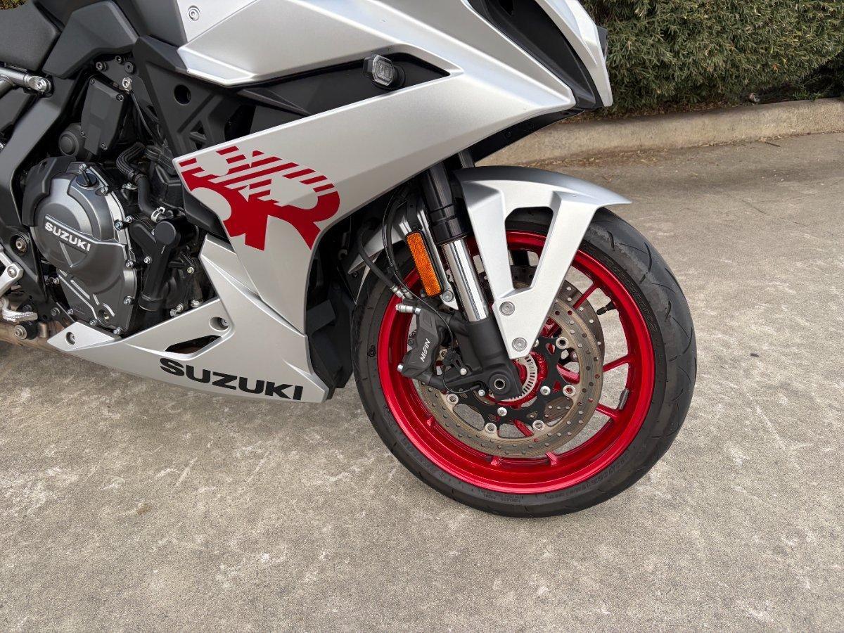 2025 SUZUKI GSX-8R ROAD