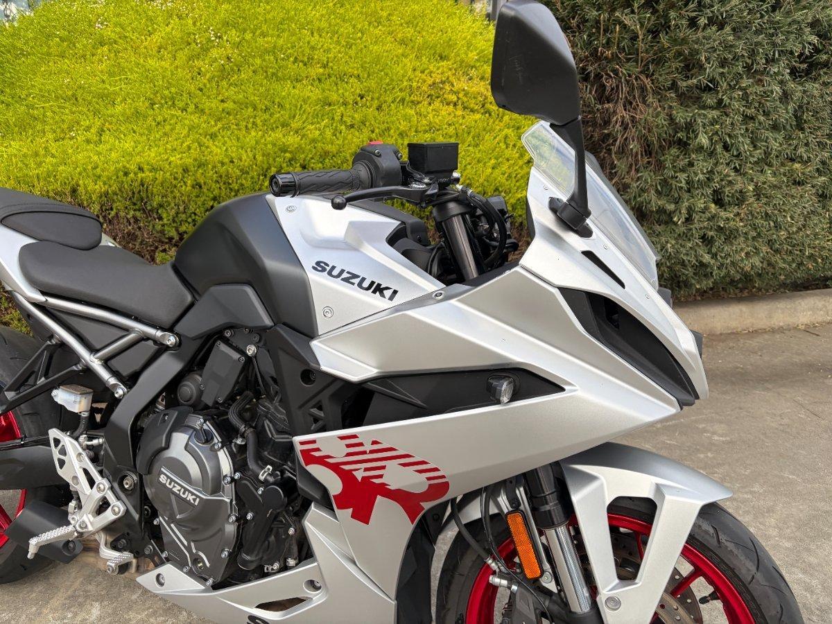 2025 SUZUKI GSX-8R ROAD