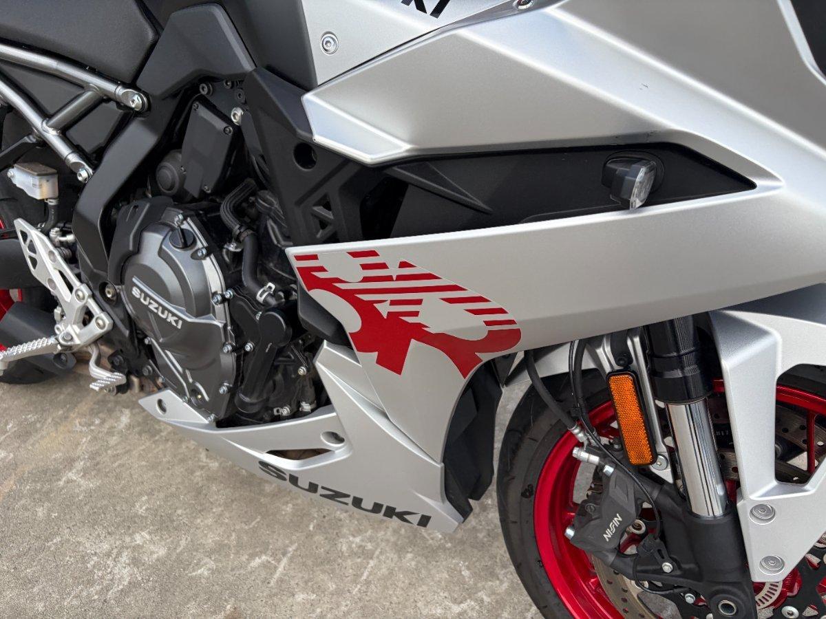 2025 SUZUKI GSX-8R ROAD