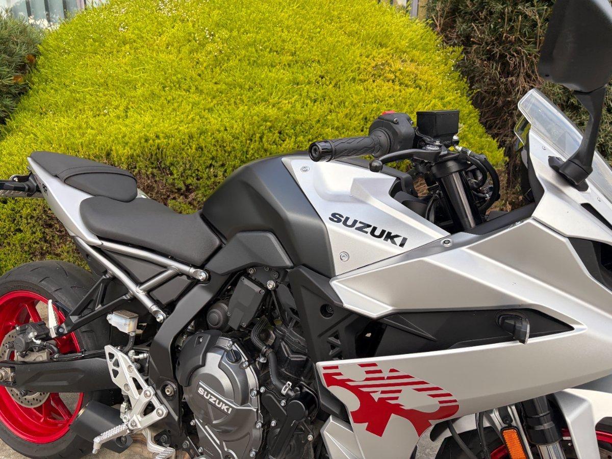 2025 SUZUKI GSX-8R ROAD