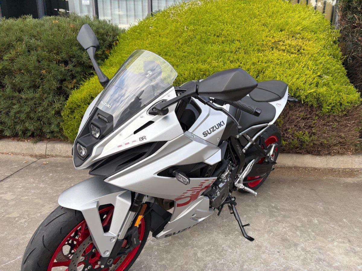 2025 SUZUKI GSX-8R ROAD