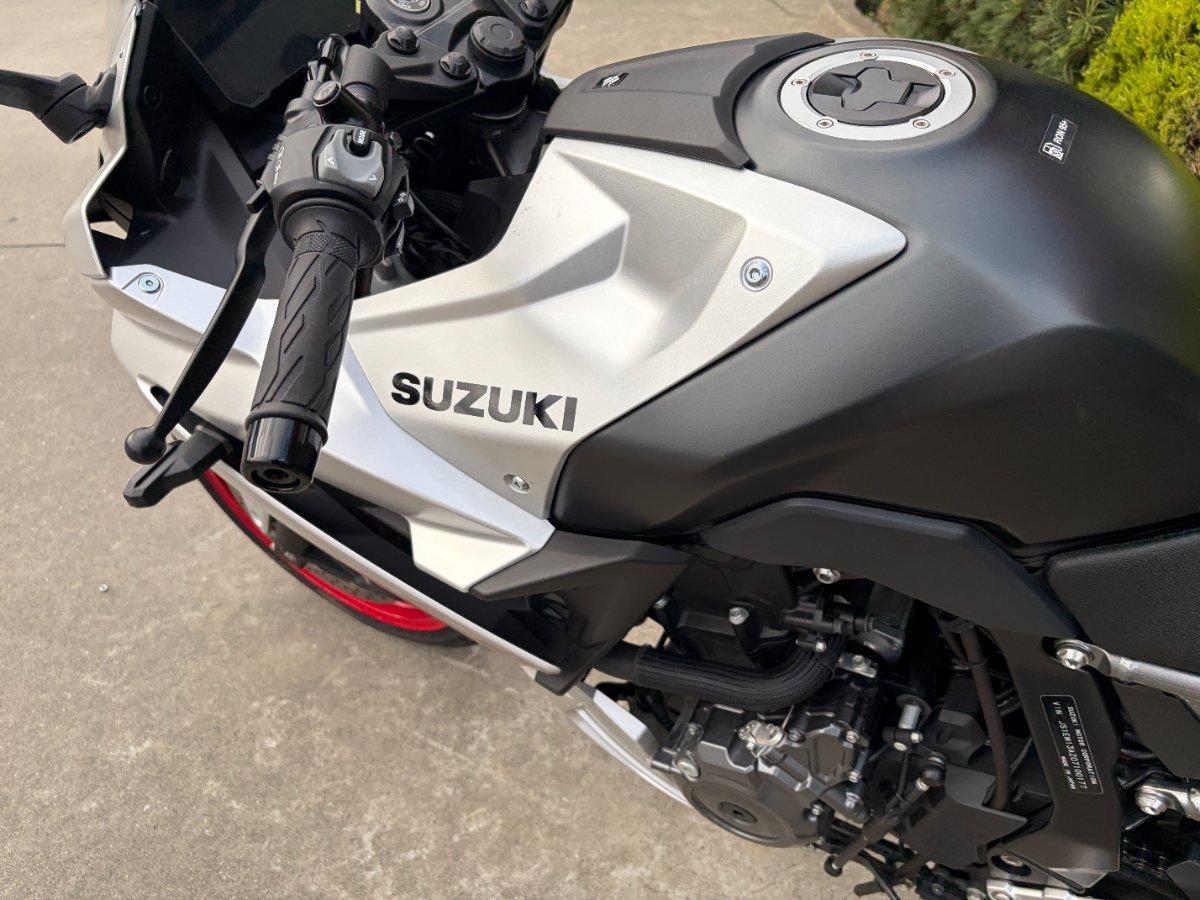 2025 SUZUKI GSX-8R ROAD