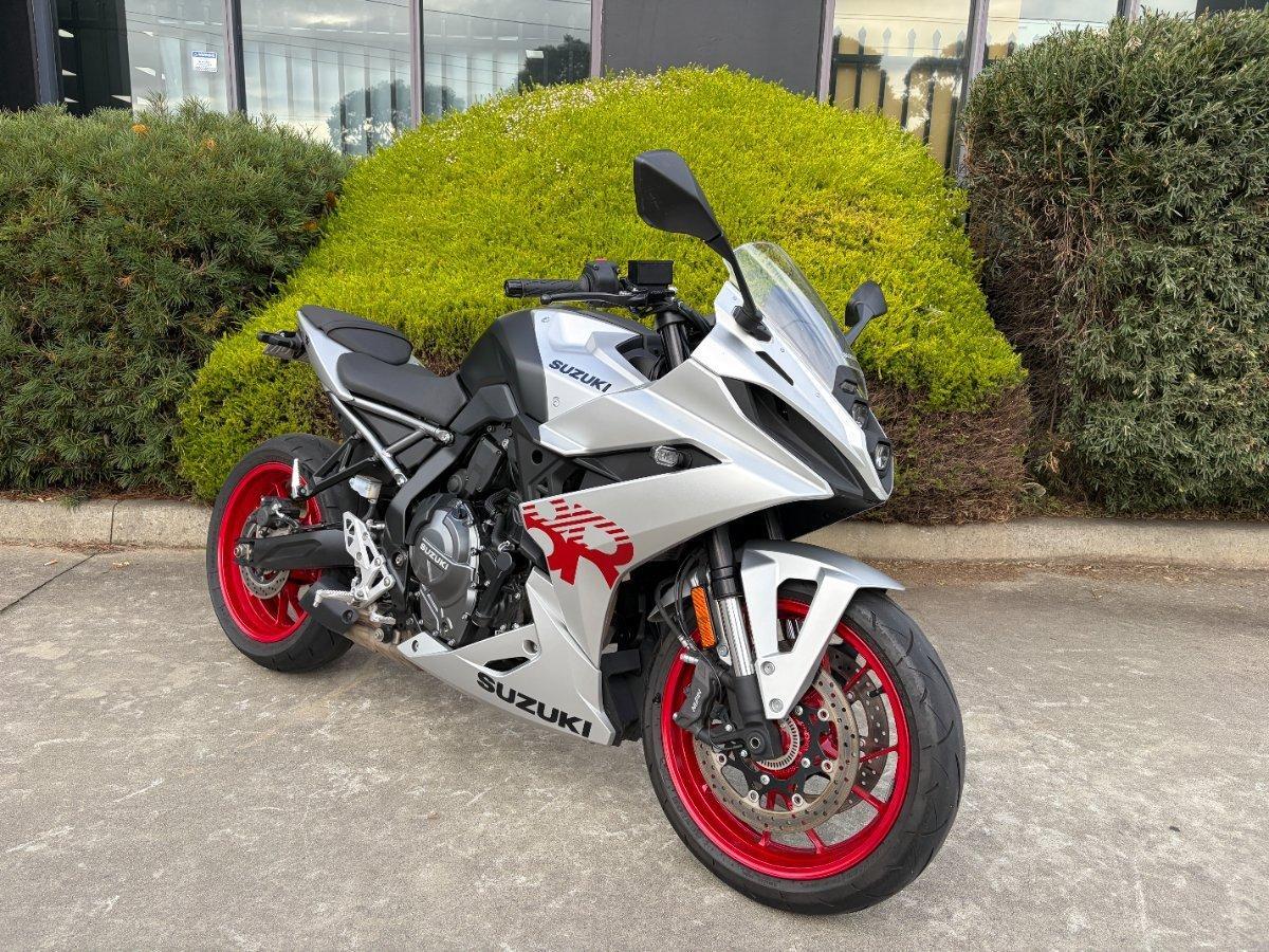 2025 SUZUKI GSX-8R ROAD