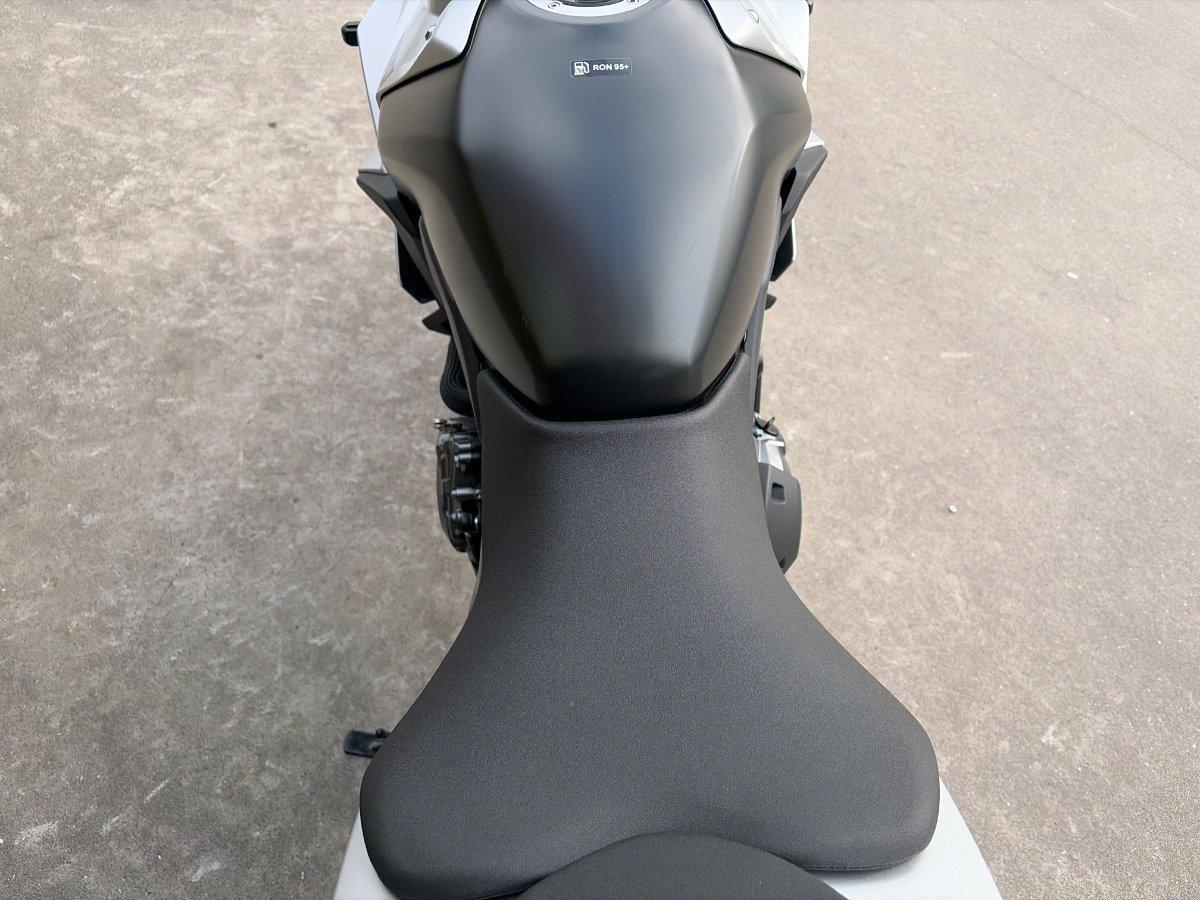 2025 SUZUKI GSX-8R ROAD