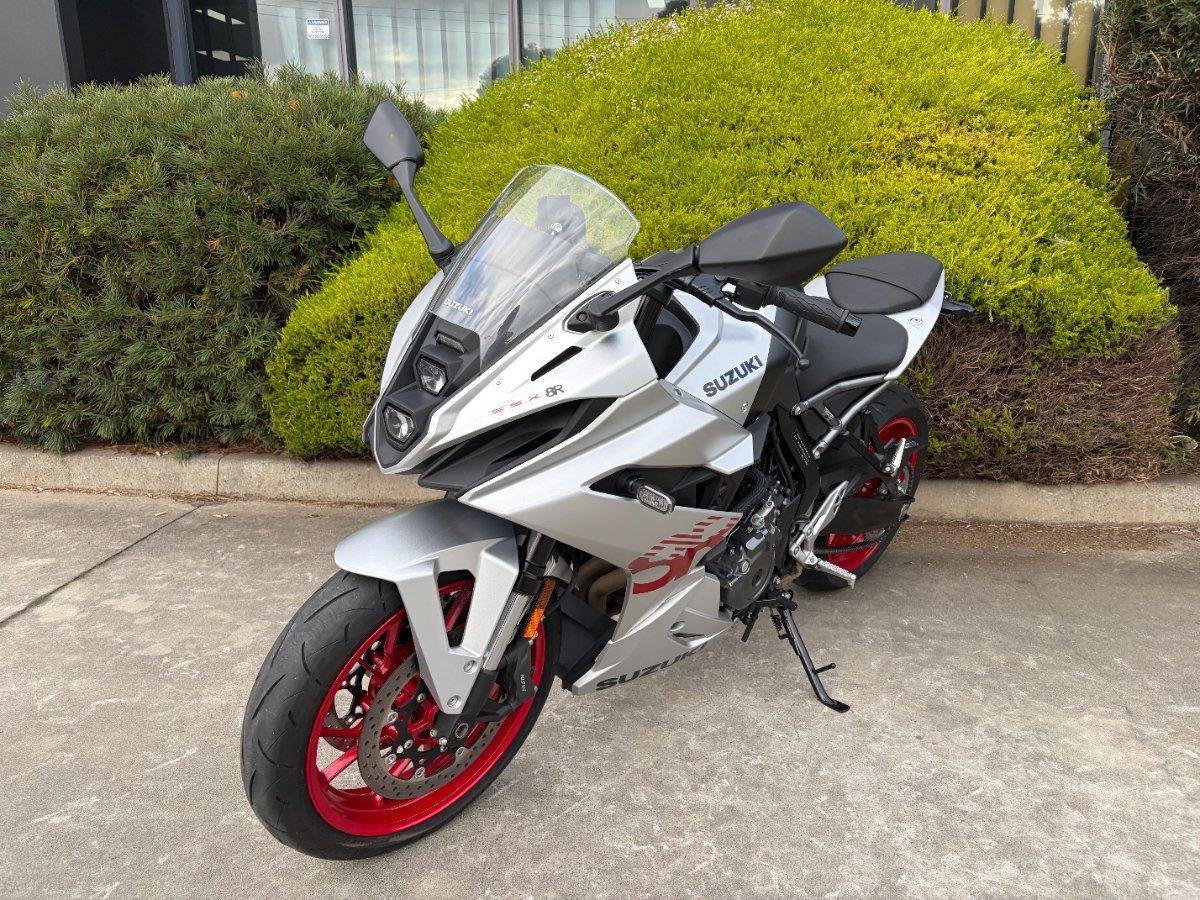 2025 SUZUKI GSX-8R ROAD