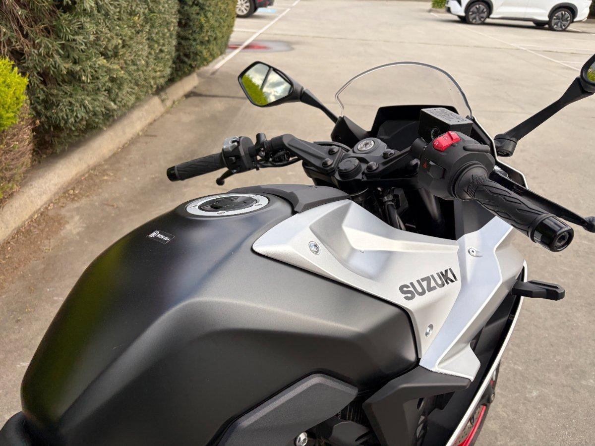 2025 SUZUKI GSX-8R ROAD
